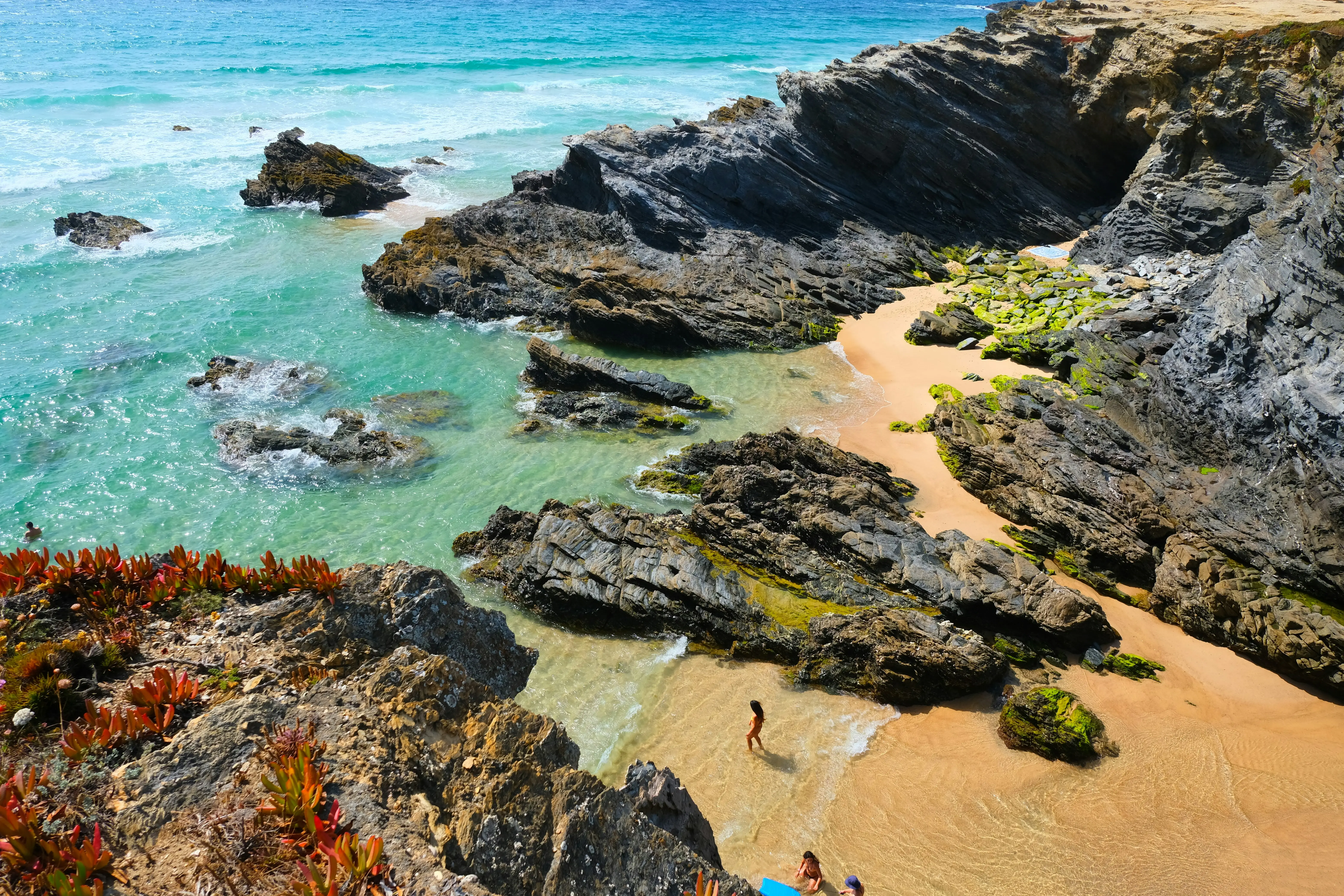 Praia de Porto Côvo na Costa Alentejana, a 10 minutos da Quinta dos Citrinos